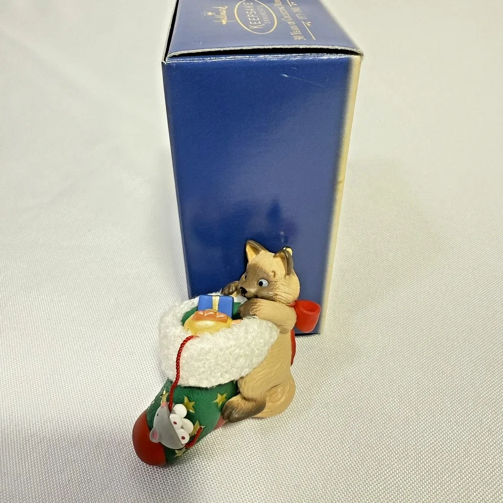 Hallmark Mischievous Kittens 5th In Series Ornament‎ 2003 Brown Kitten Stocking